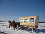 Mit der kleinen Westernwagonette (10 Personen) im Schnee